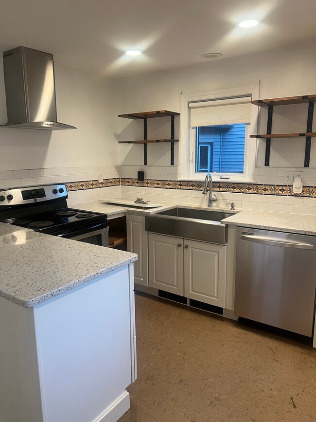 80 Pine St in Swampscott, MA - Building Photo - Building Photo