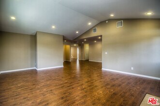 5415 Fallbrook Ave in Los Angeles, CA - Building Photo - Building Photo