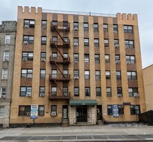 4960 Broadway in New York, NY - Building Photo