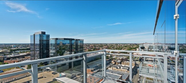 860 Blackhawk W St, Unit 1108 in Chicago, IL - Building Photo - Building Photo