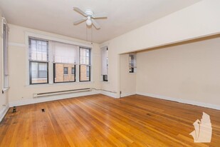 725 W Barry Ave, Unit A2 in Chicago, IL - Building Photo