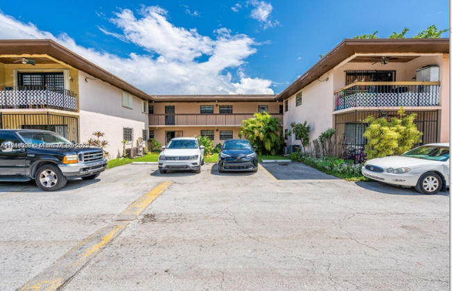 6267 W 24th Ave, Unit 106-6 in Hialeah, FL - Building Photo - Building Photo