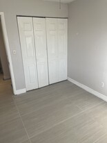 4112 Inverrary Dr in Lauderhill, FL - Building Photo