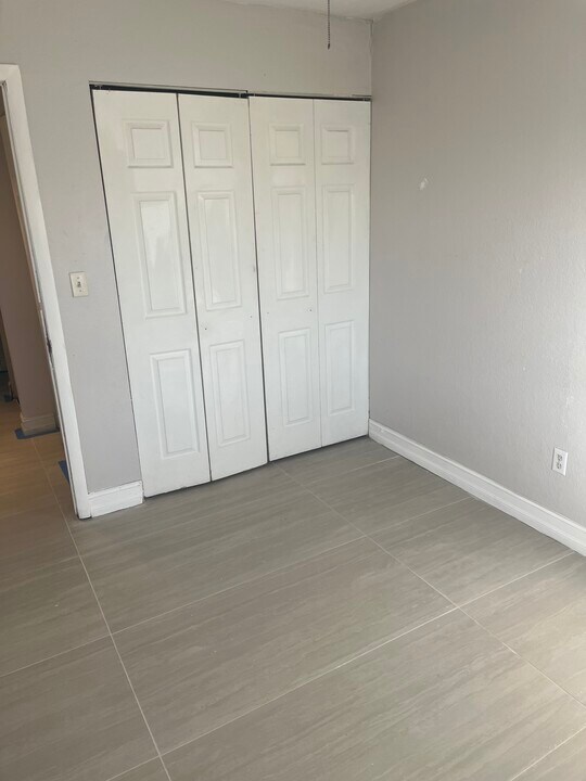 4112 Inverrary Dr in Lauderhill, FL - Foto de edificio