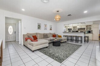 2404 Crestview Cir in Irving, TX - Building Photo - Building Photo