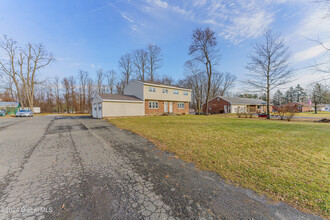 121 A Guideboard Rd in Waterford, NY - Building Photo - Building Photo