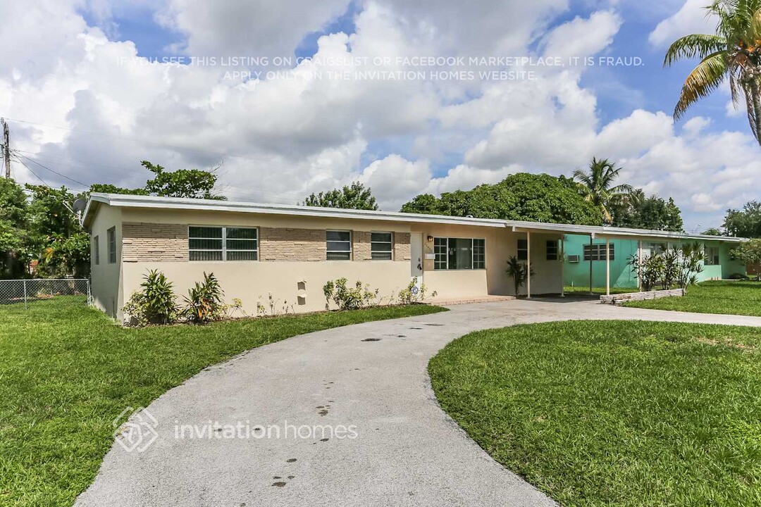 20400 NE 15th Ave in Miami, FL - Building Photo