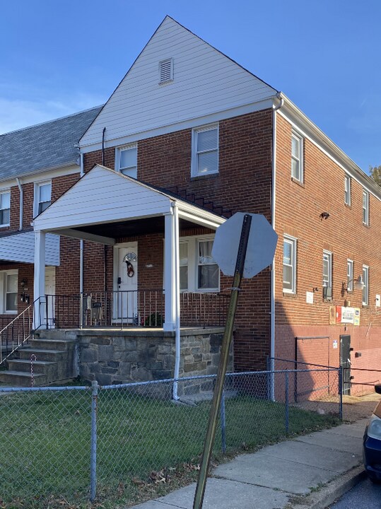 823 N Woodington Rd in Baltimore, MD - Building Photo