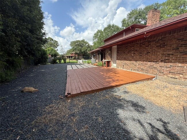 property at 3232 Parkwood Dr