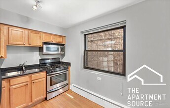 7608 N Rogers Ave in Chicago, IL - Building Photo - Building Photo