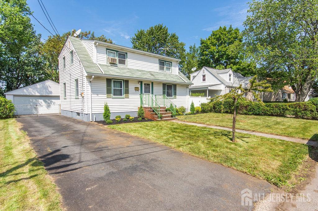 7 Walnut St in Edison, NJ - Building Photo