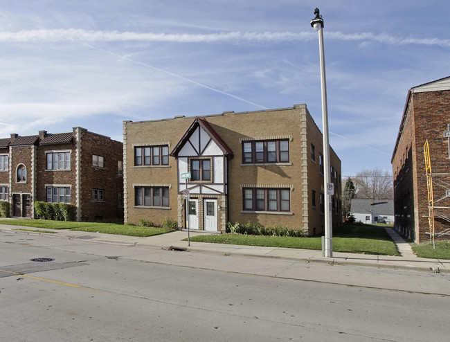 3355 S Kinnickinnic Ave in Milwaukee, WI - Foto de edificio - Building Photo