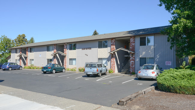 456 N 4th Ave in Stayton, OR - Building Photo - Building Photo