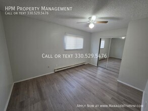 1017 Howe Ave in Cuyahoga Falls, OH - Building Photo - Building Photo