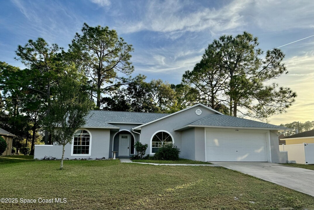 1506 Hardwicke St NW in Palm Bay, FL - Building Photo