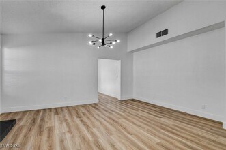 8504 Manalang Rd in Las Vegas, NV - Building Photo - Building Photo