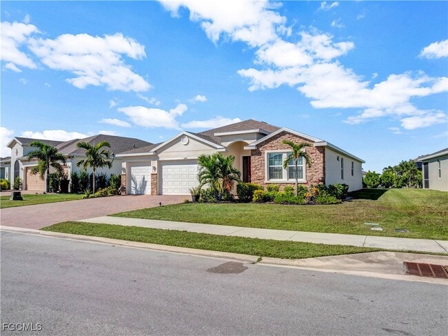 3242 Baravaldo Cir in Cape Coral, FL - Building Photo - Building Photo
