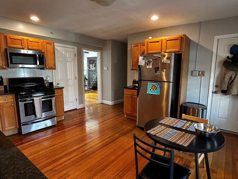 39 Harbor St, Unit 8 in Salem, MA - Building Photo
