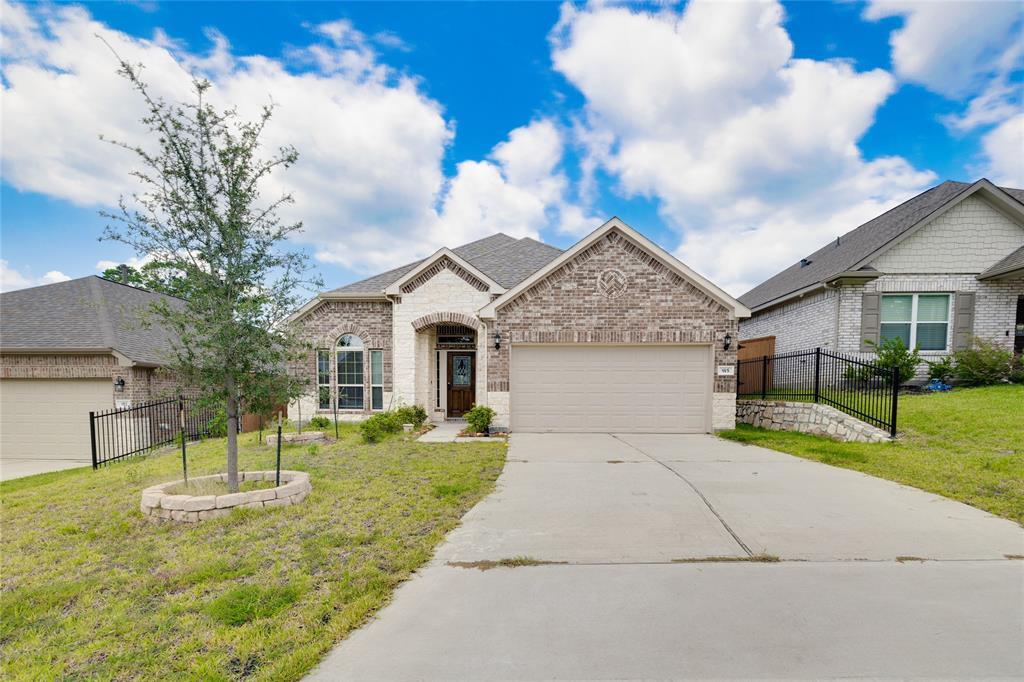 915 Golden Willow Ln in Conroe, TX - Building Photo