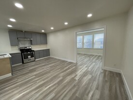 8453 S Van Ness Ave, Unit Upstairs in Inglewood, CA - Building Photo