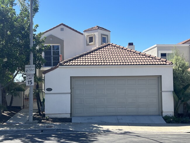 11 Calle Sol in San Clemente, CA - Foto de edificio - Building Photo