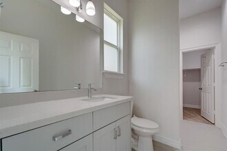 5528 Larkin St in Houston, TX - Building Photo - Building Photo