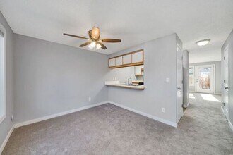 14302 E Burnside St in Portland, OR - Building Photo - Building Photo