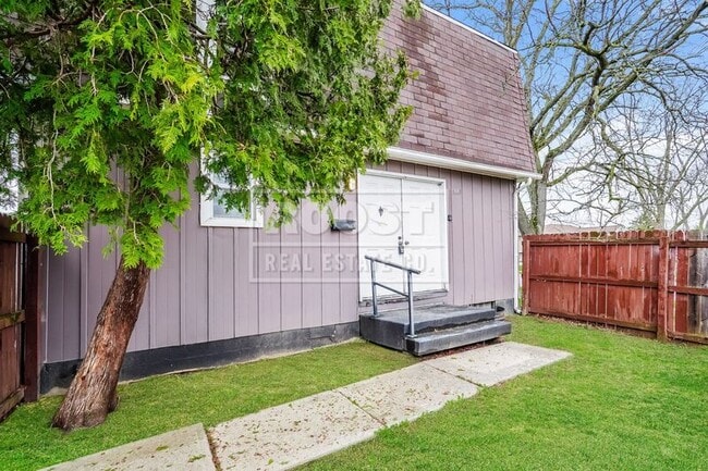 property at 1764 Brookfield Square N