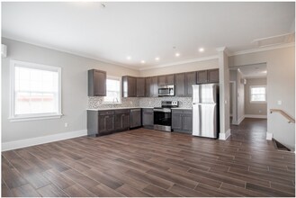 1163 Montauk Hwy, Unit C4 in Copiague, NY - Foto de edificio - Building Photo