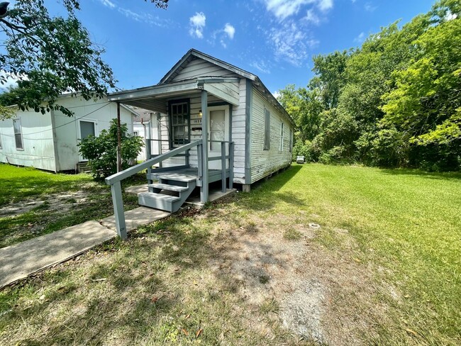 property at 1823 Texas St