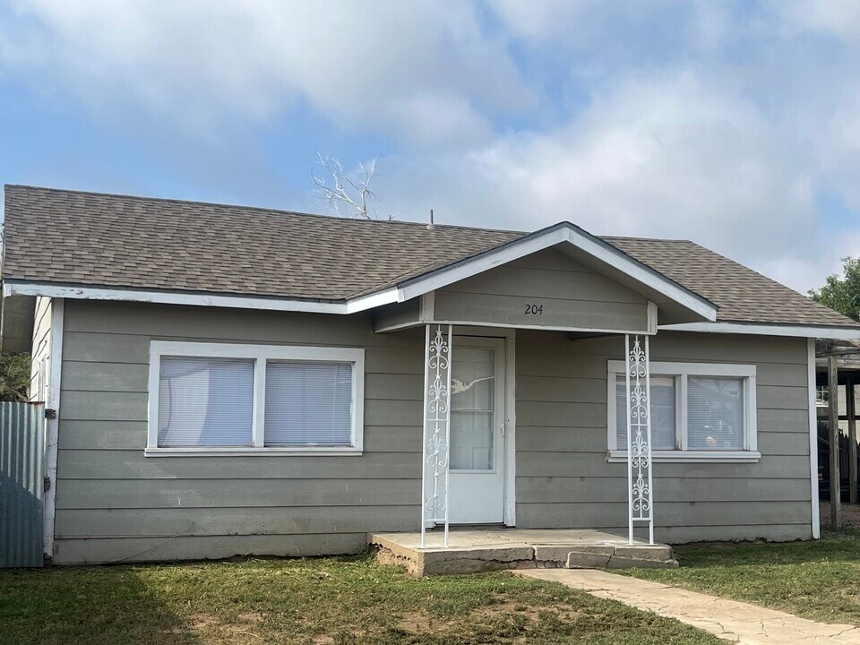 204 Austin St in Levelland, TX - Building Photo