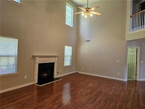 645 Roxford Ln NE in Buford, GA - Foto de edificio - Building Photo