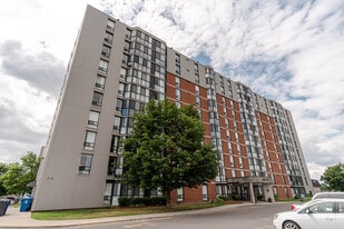 99-99 Sidney St in Belleville, ON - Building Photo