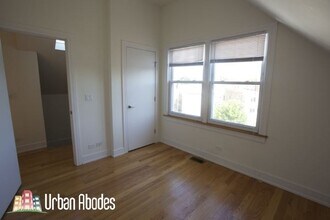 3023 N Oakley Ave, Unit 2 in Chicago, IL - Building Photo - Building Photo