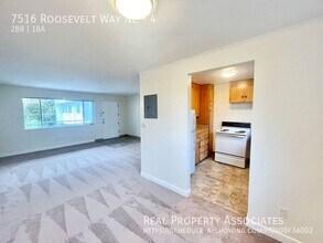 7516 Roosevelt Way NE in Seattle, WA - Building Photo - Building Photo