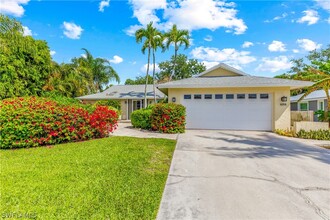 4599 Chippendale Dr in Naples, FL - Building Photo - Building Photo