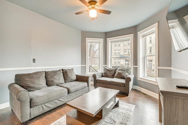 7442 S Ingleside Ave