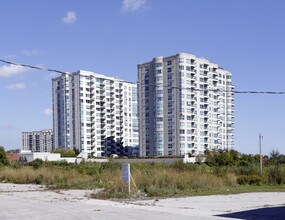 Grand Harbour Condos in Barrie, ON - Building Photo - Building Photo