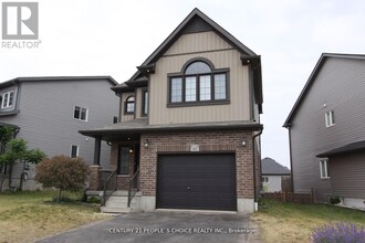 40 Sorrento St in Kitchener, ON - Building Photo - Building Photo