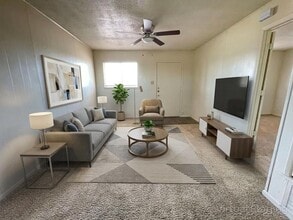 807 W Hallmark Ave, Unit Unit E in Killeen, TX - Foto de edificio - Building Photo