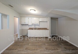 7762 Lake Park Dr in Jacksonville, FL - Building Photo - Building Photo