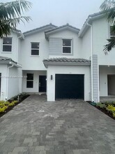 133 SW 184th Ave in Pembroke Pines, FL - Building Photo - Building Photo