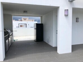 9131 NW 33rd St, Unit 0 in Doral, FL - Building Photo - Building Photo