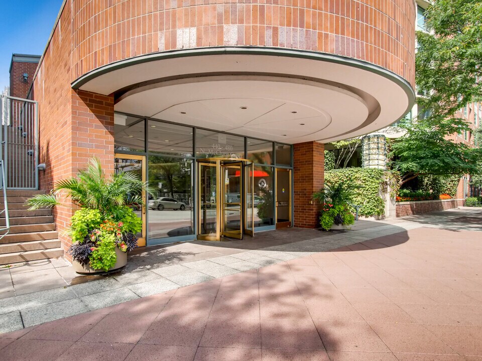 480 N McClurg Ct in Chicago, IL - Building Photo