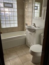 4214 N Wilson Dr, Unit 5 in Shorewood, WI - Building Photo - Building Photo