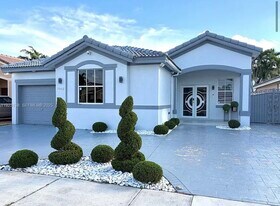 7952 NW 198th St in Hialeah, FL - Building Photo