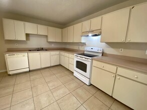 2271 Granada Dr in South Daytona, FL - Building Photo - Building Photo