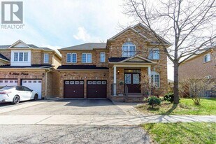 11 Nina Pl in Brampton, ON - Building Photo