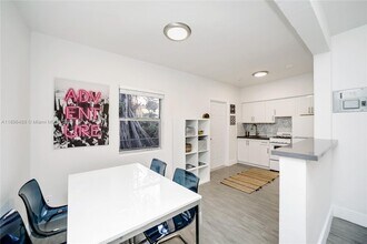 770 NE 123rd St in North Miami, FL - Foto de edificio - Building Photo