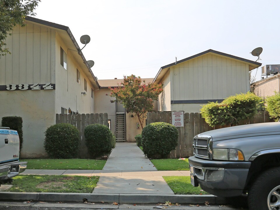 3344 E Sierra Madre Ave in Fresno, CA - Building Photo